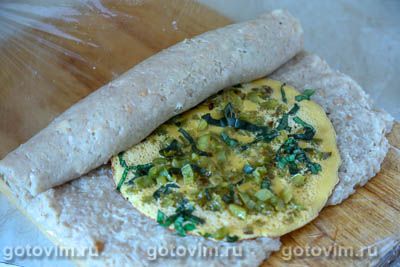 Рулет из индейки с омлетом, сладким перцем и беконом Рулет из индейки с омлетом, сладким перцем и беконом