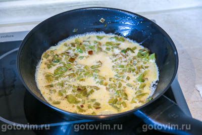 Рулет из индейки с омлетом, сладким перцем и беконом Рулет из индейки с омлетом, сладким перцем и беконом