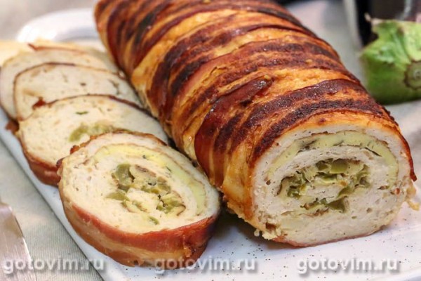 Рулет из индейки с омлетом, сладким перцем и беконом Рулет из индейки с омлетом, сладким перцем и беконом