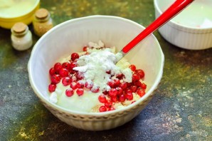 Рулет из лаваша с ягодами и творогом