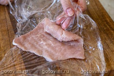 Рулетики из свинины с сыром, яйцом и зеленью Рулетики из свинины с сыром, яйцом и зеленью