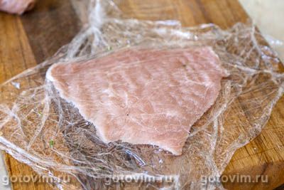 Рулетики из свинины с сыром, яйцом и зеленью Рулетики из свинины с сыром, яйцом и зеленью