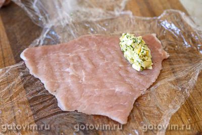 Рулетики из свинины с сыром, яйцом и зеленью Рулетики из свинины с сыром, яйцом и зеленью