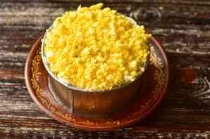 Рыбный салат с яблоком