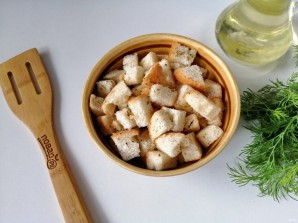 Салат из куриной грудки с сухариками Салат из куриной грудки с сухариками