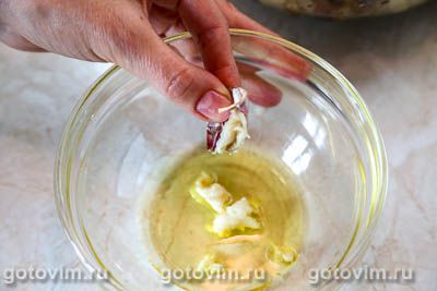 Салат из печеных овощей с грибами и чесночной заправкой Салат из печеных овощей с грибами и чесночной заправкой