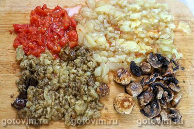 Салат из печеных овощей с грибами и чесночной заправкой Салат из печеных овощей с грибами и чесночной заправкой