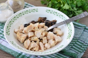 Салат "Королевский" с курицей и ананасами