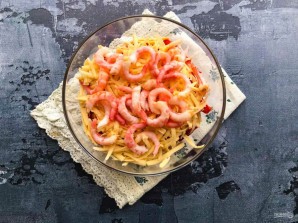 Салат "Красное море" с креветками и крабовыми палочками Салат "Красное море" с креветками и крабовыми палочками