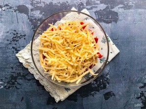 Салат "Красное море" с креветками и крабовыми палочками Салат "Красное море" с креветками и крабовыми палочками