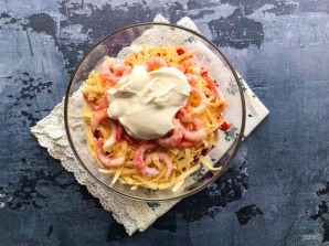 Салат "Красное море" с креветками и крабовыми палочками Салат "Красное море" с креветками и крабовыми палочками