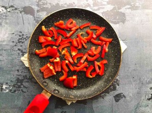 Салат "Красное море" с креветками и крабовыми палочками Салат "Красное море" с креветками и крабовыми палочками