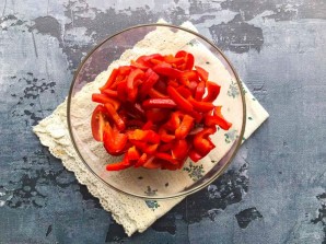 Салат "Красное море" с креветками и крабовыми палочками Салат "Красное море" с креветками и крабовыми палочками