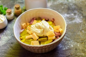 Салат "Людмила" с ветчиной и грибами Салат "Людмила" с ветчиной и грибами