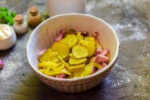 Салат "Людмила" с ветчиной и грибами Салат "Людмила" с ветчиной и грибами