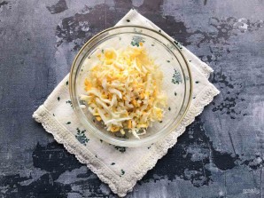 Салат с редькой и горошком