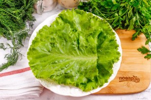 Салат с тунцом и яйцом пашот