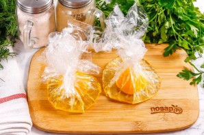 Салат с тунцом и яйцом пашот