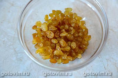 Сдобный белый хлеб с изюмом в роме Сдобный белый хлеб с изюмом в роме