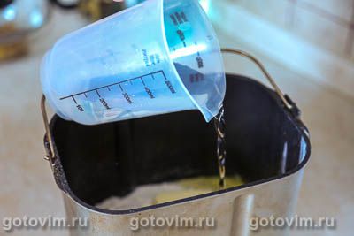 Сдобный белый хлеб с изюмом в роме Сдобный белый хлеб с изюмом в роме