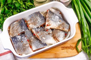 Селедка в майонезе с луком