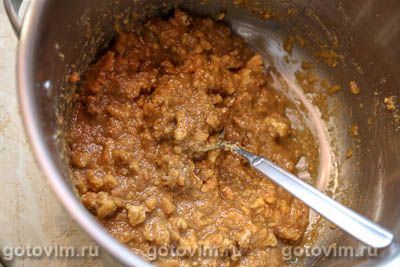 Сладкая колбаска из печенья, конфет «Коровка» и грецких орехов Сладкая колбаска из печенья, конфет «Коровка» и грецких орехов