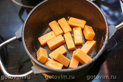 Сладкая колбаска из печенья, конфет «Коровка» и грецких орехов Сладкая колбаска из печенья, конфет «Коровка» и грецких орехов