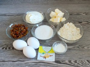 Сметанный пирог с изюмом