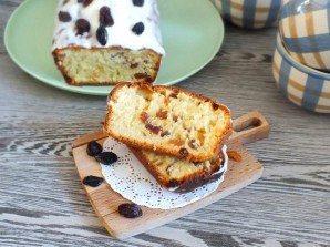 Сметанный пирог с изюмом