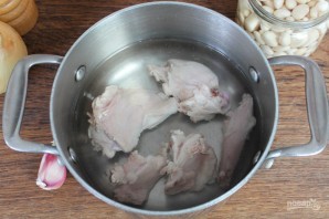 Суп с кроликом и фасолью