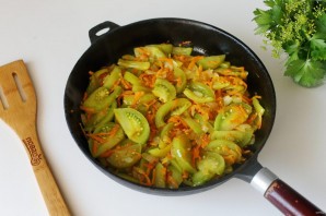 Суп с зелеными помидорами