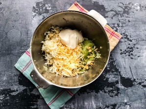 Сырный рулет с крабовыми палочками Сырный рулет с крабовыми палочками