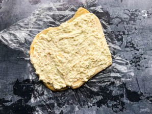 Сырный рулет с крабовыми палочками Сырный рулет с крабовыми палочками