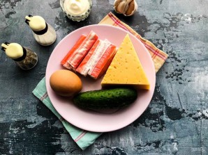 Сырный рулет с крабовыми палочками Сырный рулет с крабовыми палочками