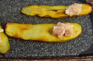 Трубочки из баклажанов с фаршем