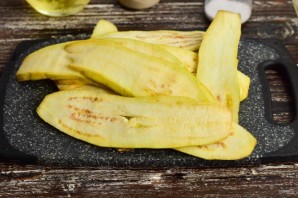 Трубочки из баклажанов с фаршем