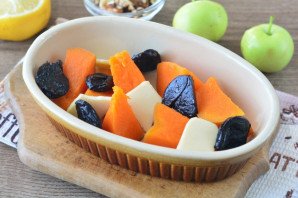 Тыква с черносливом в духовке