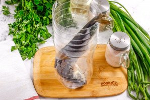 Засолка селедки в бутылке