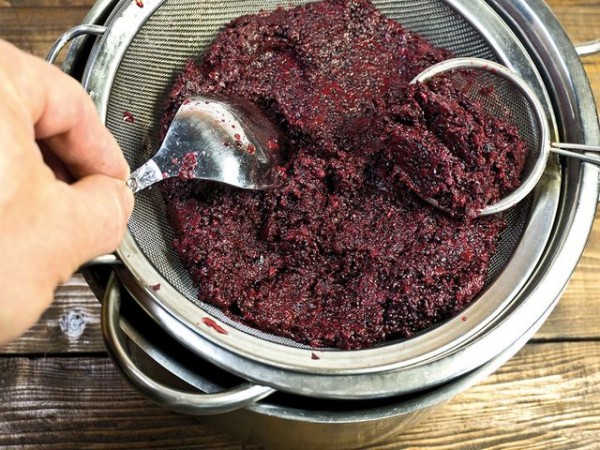 Вино из вишни с косточками, простой рецепт в домашних условиях Вино из вишни с косточками, простой рецепт в домашних условиях