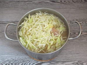 Борщ из свиной рульки