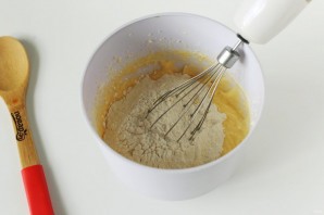 Бретонский пирог с клюквой и яблоками