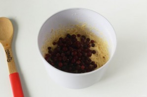 Бретонский пирог с клюквой и яблоками