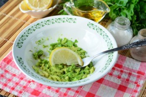 Бутерброды с авокадо и чесноком