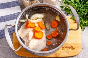 Диетический бульон из куриной грудки