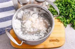 Диетический бульон из куриной грудки