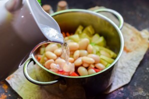 Фасолевый суп с сельдереем