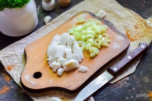 Фасолевый суп с сельдереем