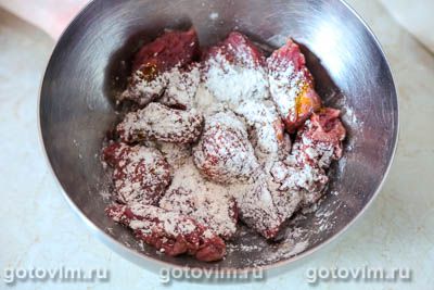 Говядина с яблоками и черносливом,тушенная с сидром в горшочке Говядина с яблоками и черносливом,тушенная с сидром в горшочке