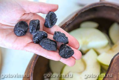 Говядина с яблоками и черносливом,тушенная с сидром в горшочке Говядина с яблоками и черносливом,тушенная с сидром в горшочке