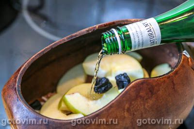 Говядина с яблоками и черносливом,тушенная с сидром в горшочке Говядина с яблоками и черносливом,тушенная с сидром в горшочке